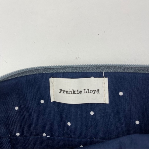 Frankie Lloyd Wristlet, Gray Arrows Blue Inside - Picture 5 of 6